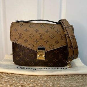 Louis Vuitton pochette Métis reverse.